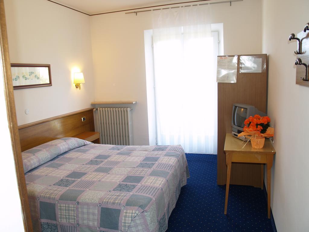 Hotel Rosalpina Riva del Garda Exterior photo