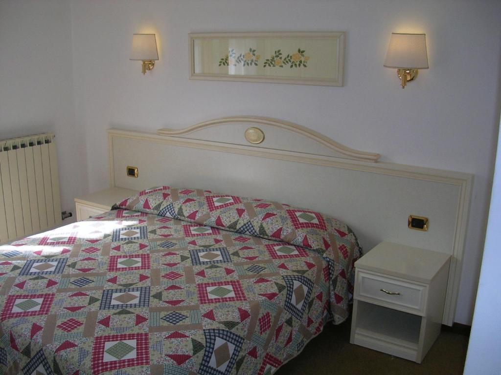 Hotel Rosalpina Riva del Garda Room photo